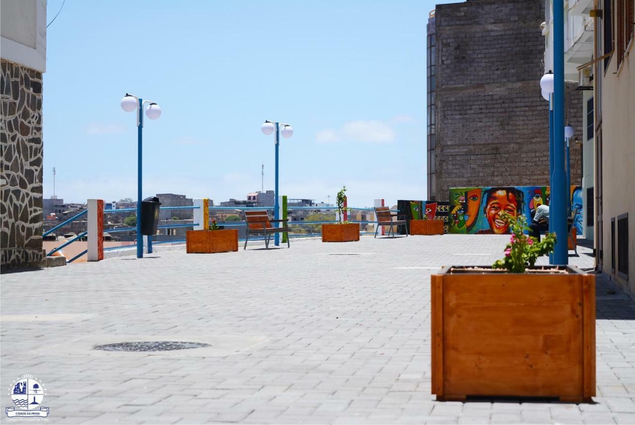 Fully Equipped 3-Bedroom Apt In Downtown Praia Kültér fotó