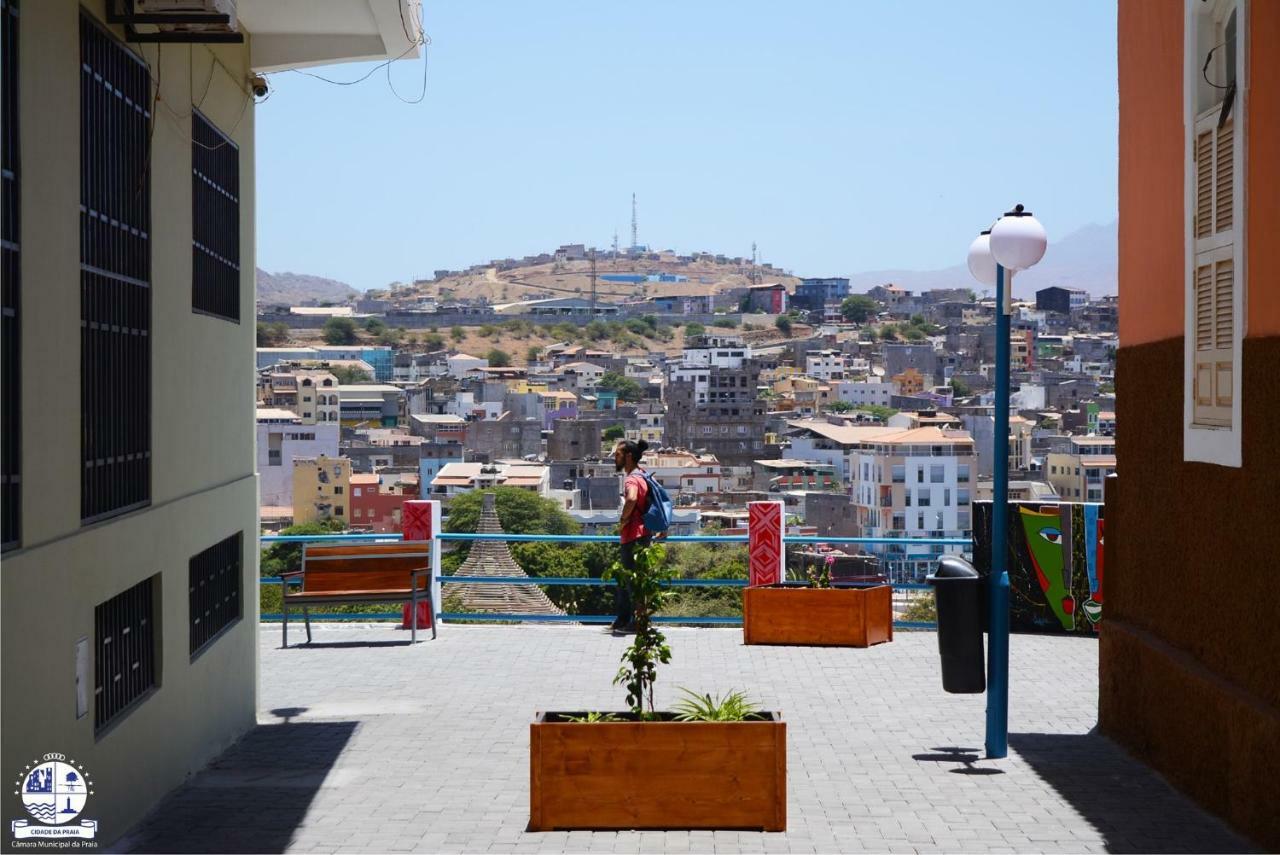 Fully Equipped 3-Bedroom Apt In Downtown Praia Kültér fotó
